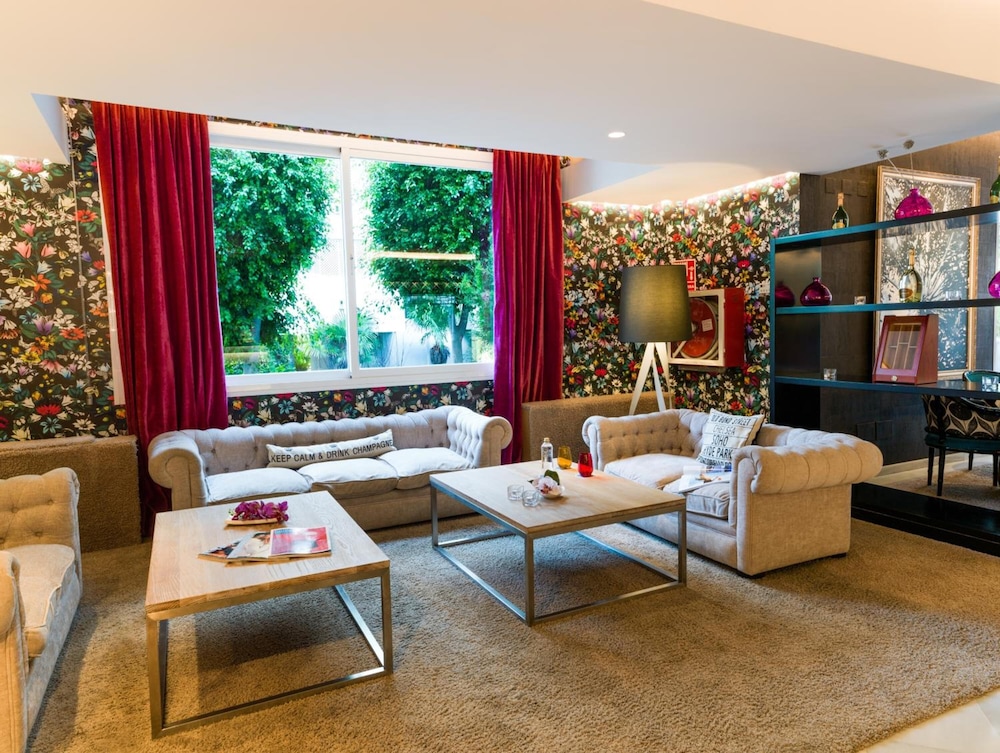 Aparthotel Monarque Sultán — Hotel rooms in Marbella, Andalusia