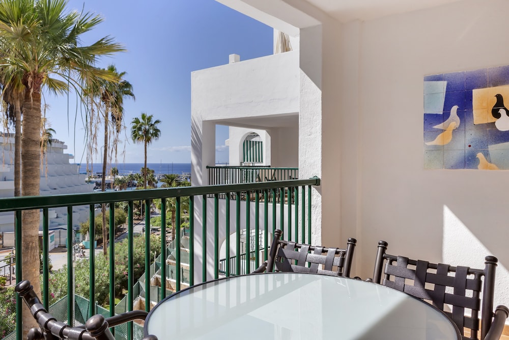 Hilton Vacation Club Sunset Harbour Club Tenerife — Hotel rooms in Costa Adeje, Canary Islands