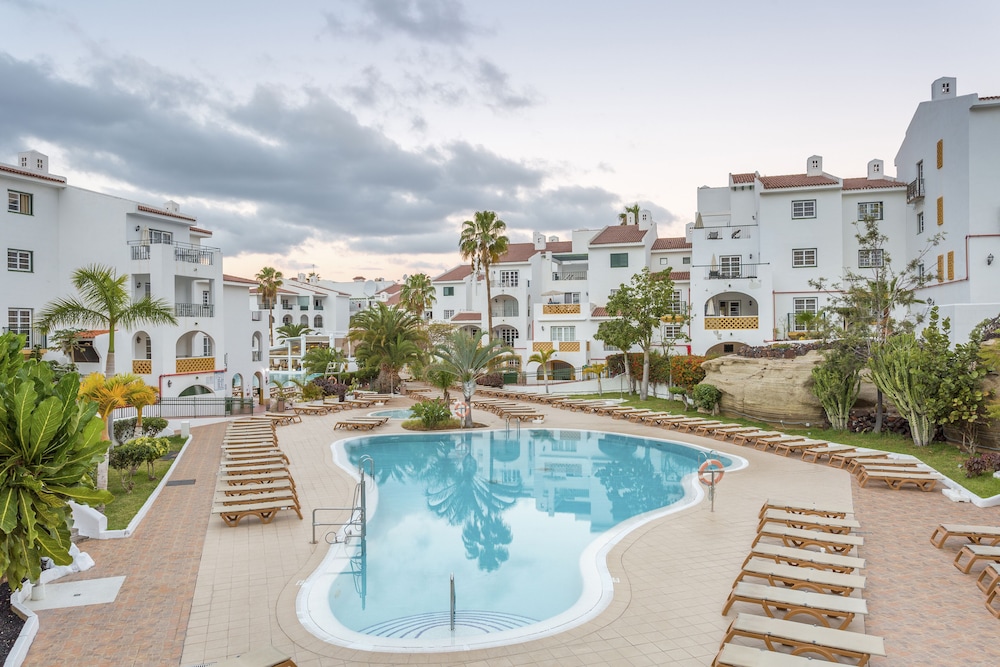 Hilton Vacation Club Sunset Harbour Club Tenerife — Swimming pool in Costa Adeje, Canary Islands
