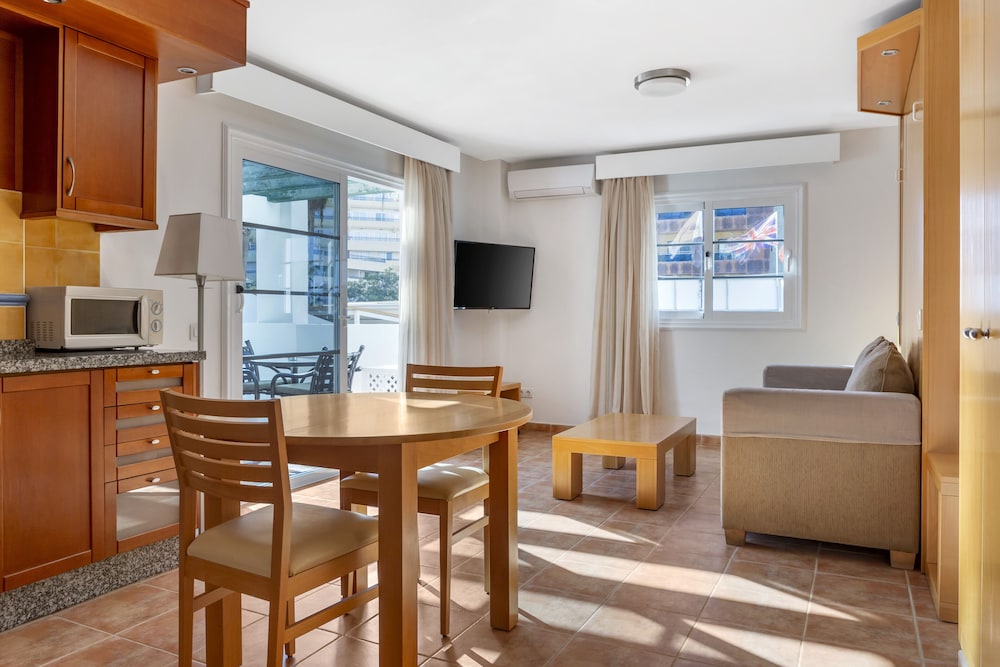 Hilton Vacation Club Sunset Harbour Club Tenerife — Hotel rooms in Costa Adeje, Canary Islands