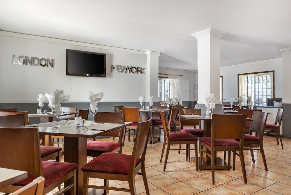 Hilton Vacation Club Sunset Harbour Club Tenerife — Restaurant & bars in Costa Adeje, Canary Islands