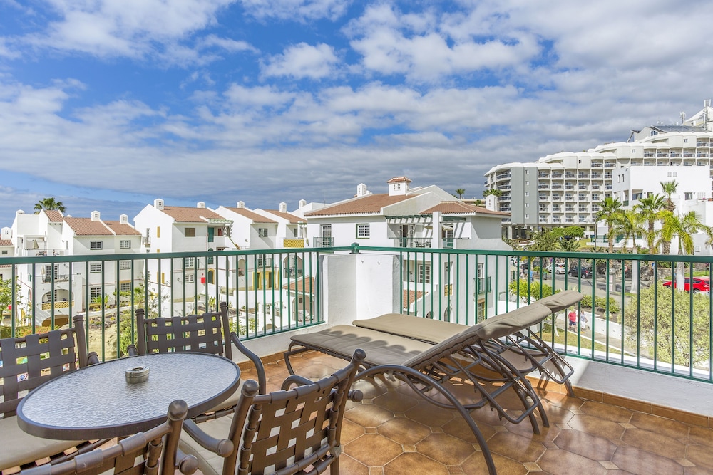 Hilton Vacation Club Sunset Harbour Club Tenerife — Hotel rooms in Costa Adeje, Canary Islands
