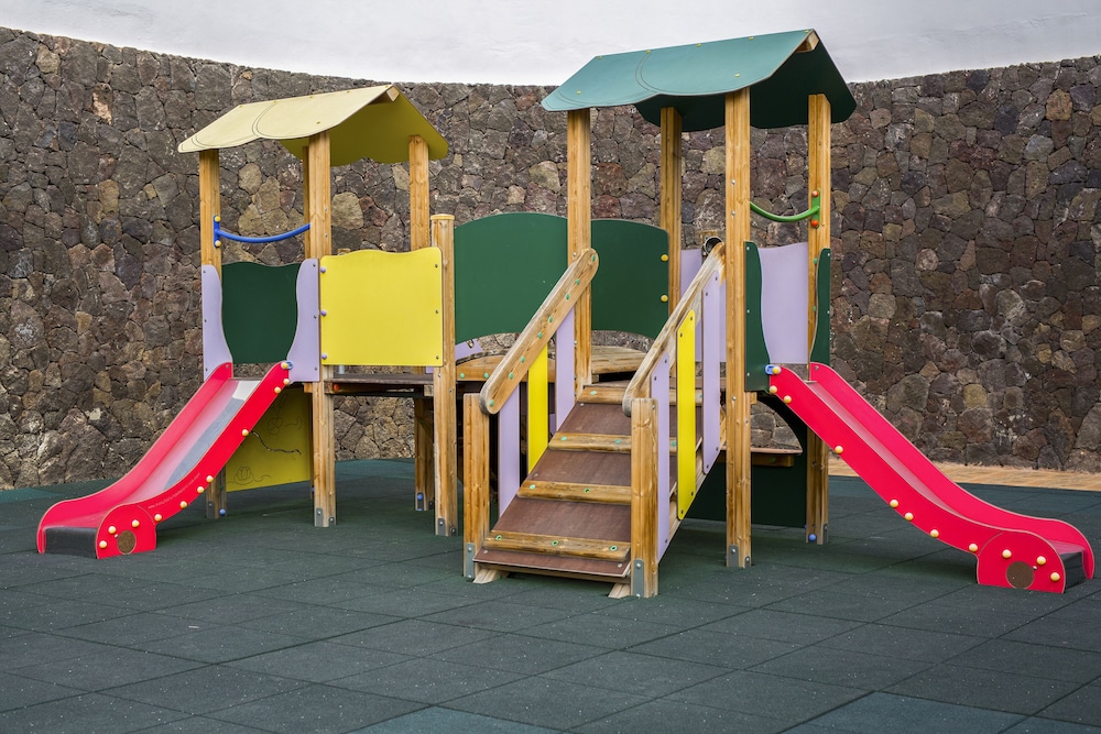 Hilton Vacation Club Sunset Harbour Club Tenerife — Attractions for children in Costa Adeje, Canary Islands