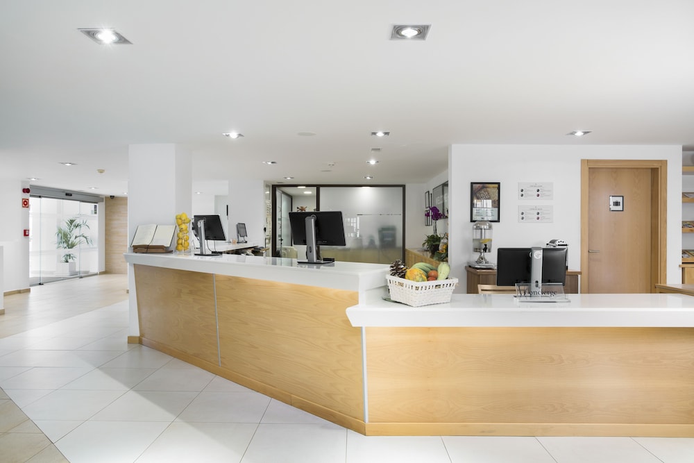 Hilton Vacation Club Sunset Harbour Club Tenerife — Hotel building in Costa Adeje, Canary Islands