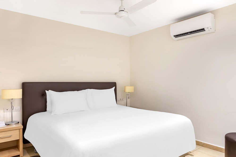 Hilton Vacation Club Sunset Harbour Club Tenerife — Hotel rooms in Costa Adeje, Canary Islands