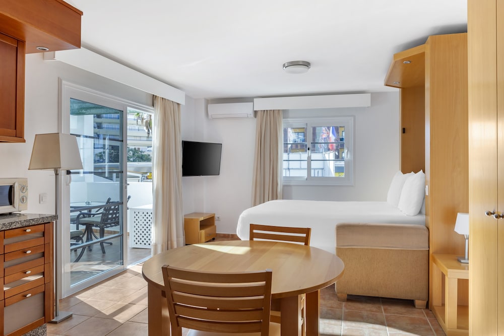 Hilton Vacation Club Sunset Harbour Club Tenerife — Hotel rooms in Costa Adeje, Canary Islands