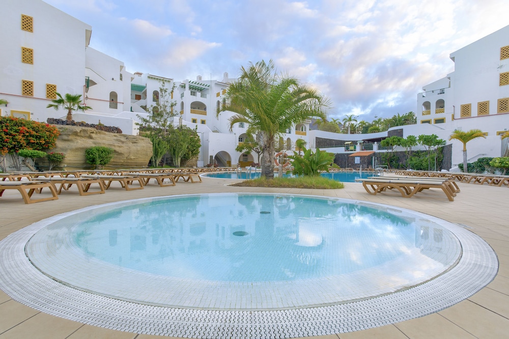Hilton Vacation Club Sunset Harbour Club Tenerife — Swimming pool in Costa Adeje, Canary Islands
