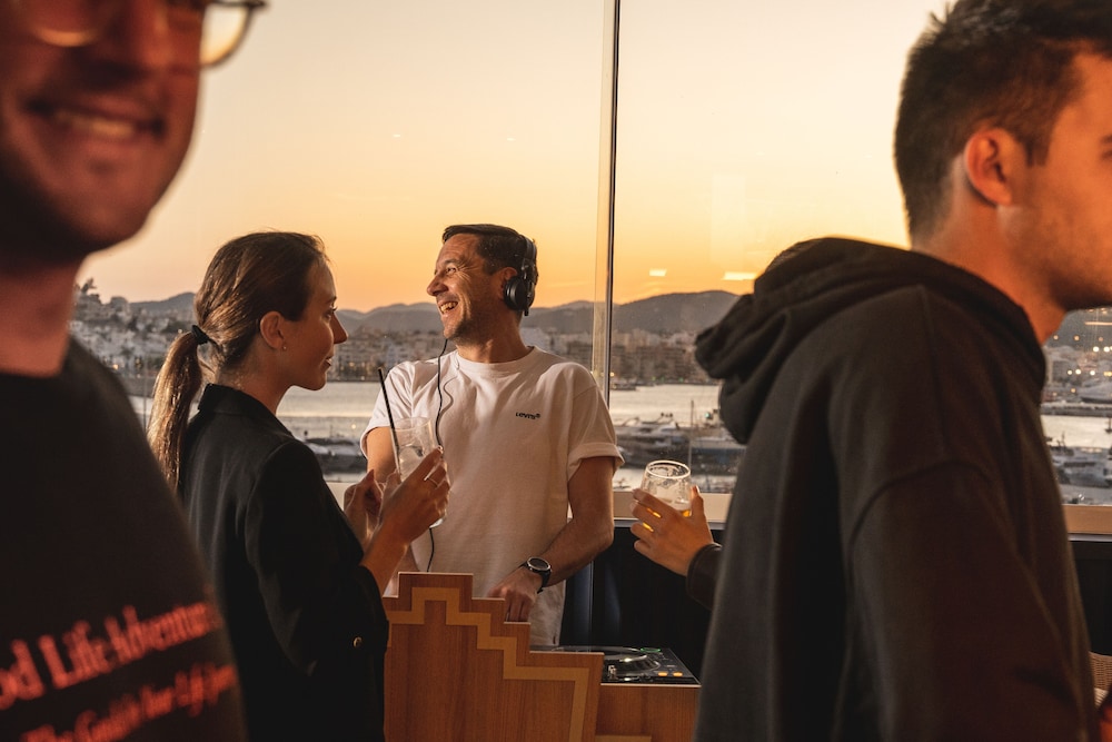 Ocean Drive Ibiza — Restaurant & bars in Ibiza Town, Balearic Islands