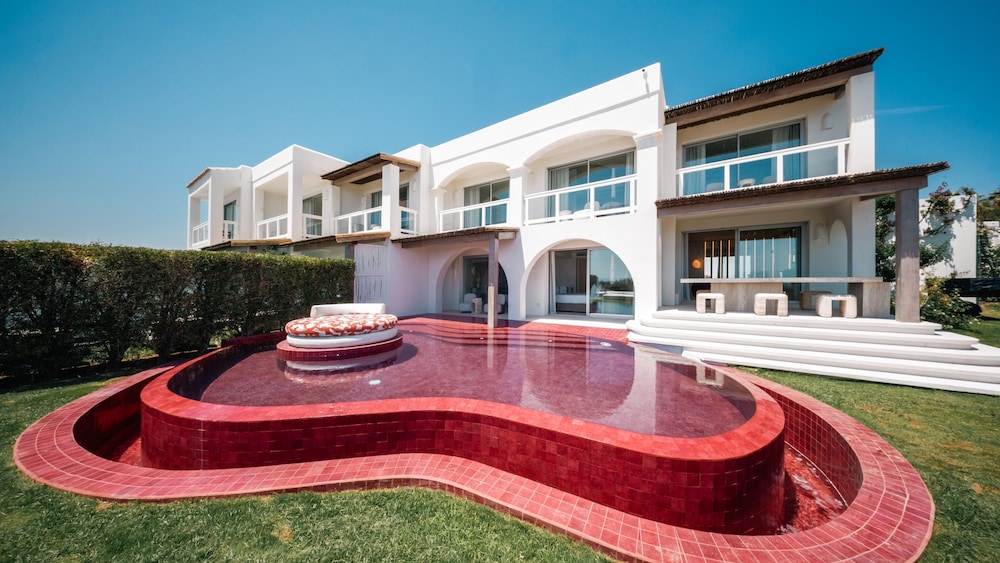 Destino Five Ibiza - 5-Star Grand Luxe Resort - Free Entrance to Pacha Club — Hotel building in Santa Eulalia, Balearic Islands