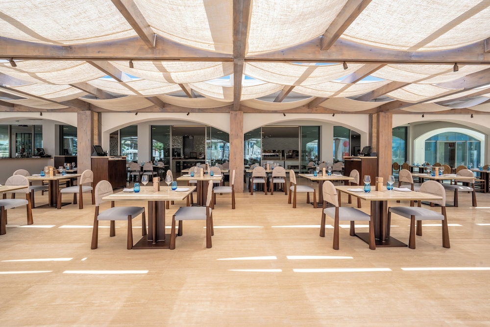 Destino Five Ibiza - 5-Star Grand Luxe Resort - Free Entrance to Pacha Club — Restaurant & bars in Santa Eulalia, Balearic Islands