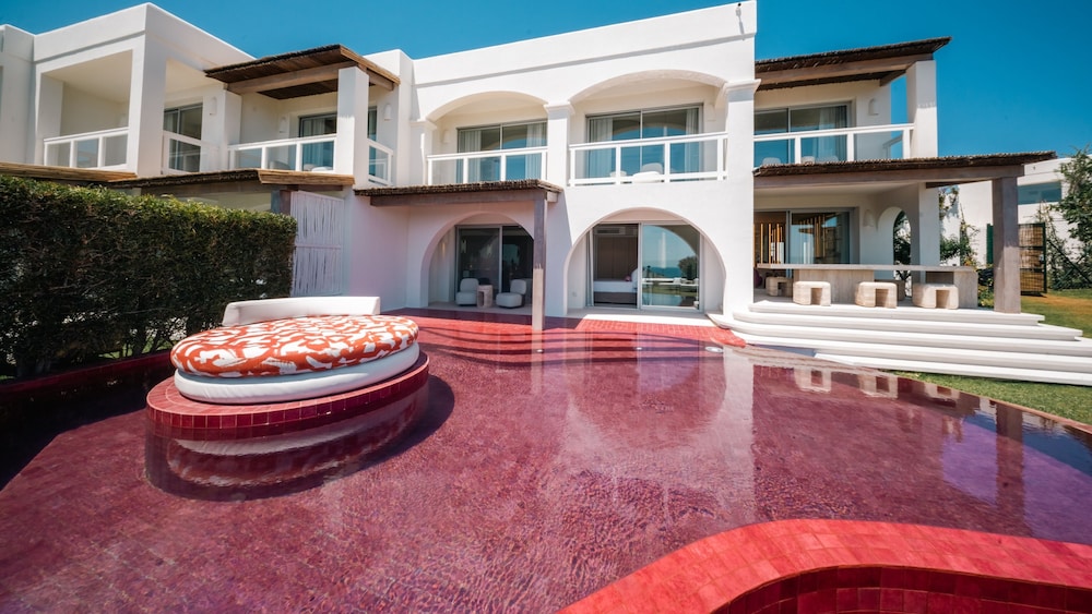 Destino Five Ibiza - 5-Star Grand Luxe Resort - Free Entrance to Pacha Club — Swimming pool in Santa Eulalia, Balearic Islands