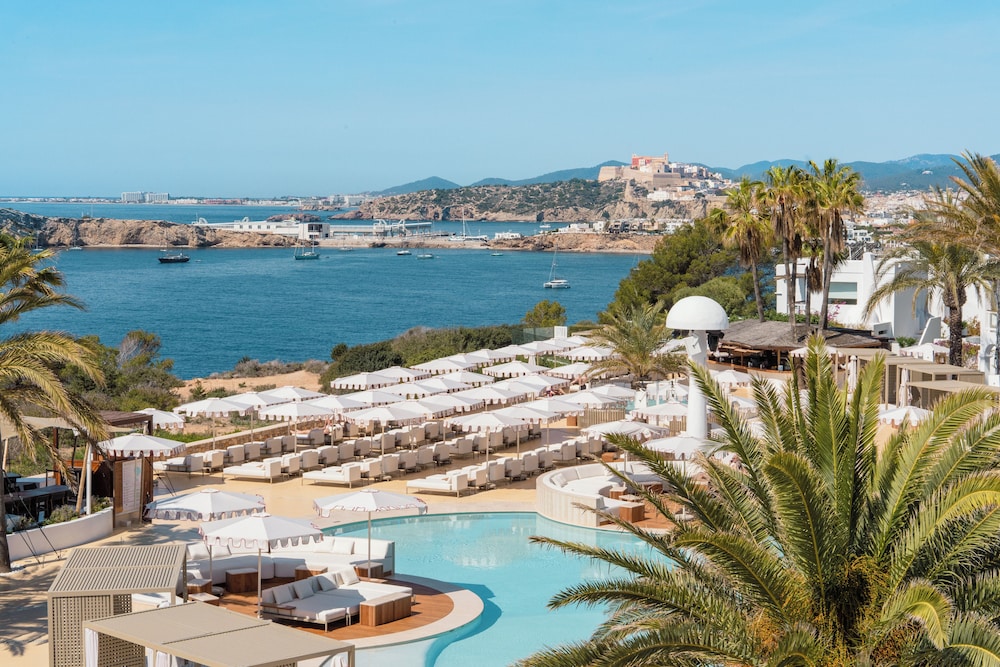 Destino Five Ibiza - 5-Star Grand Luxe Resort - Free Entrance to Pacha Club — Swimming pool in Santa Eulalia, Balearic Islands
