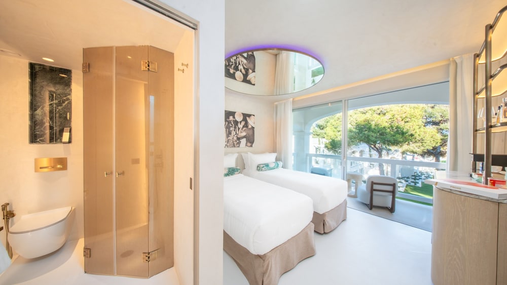 Destino Five Ibiza - 5-Star Grand Luxe Resort - Free Entrance to Pacha Club — Hotel rooms in Santa Eulalia, Balearic Islands