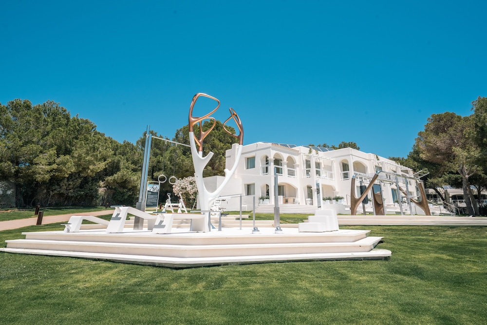 Destino Five Ibiza - 5-Star Grand Luxe Resort - Free Entrance to Pacha Club — Sports & recreation in Santa Eulalia, Balearic Islands