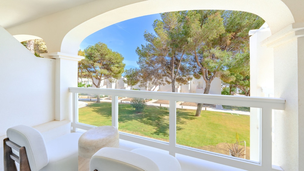 Destino Five Ibiza - 5-Star Grand Luxe Resort - Free Entrance to Pacha Club — Hotel building in Santa Eulalia, Balearic Islands