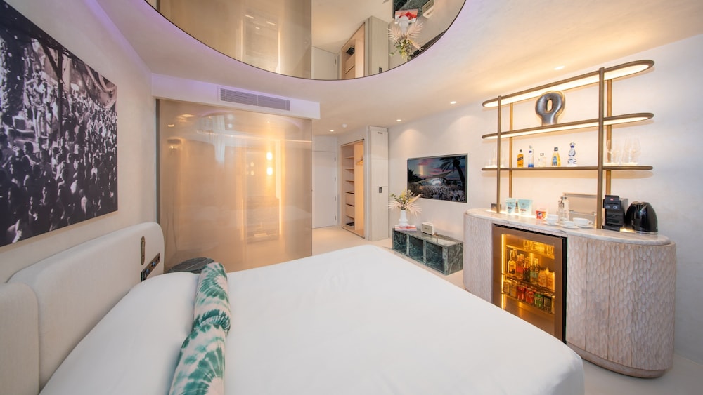 Destino Five Ibiza - 5-Star Grand Luxe Resort - Free Entrance to Pacha Club — Hotel rooms in Santa Eulalia, Balearic Islands