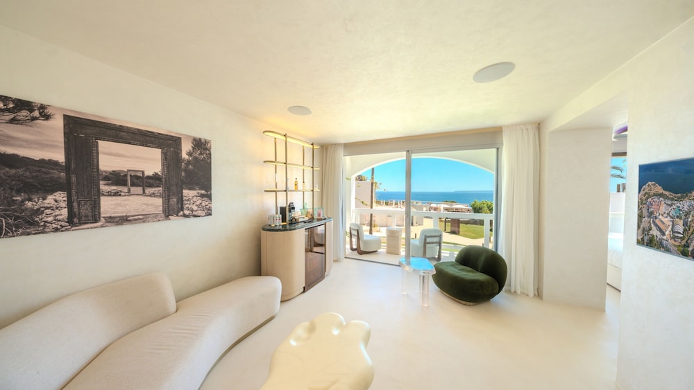 Destino Five Ibiza - 5-Star Grand Luxe Resort - Free Entrance to Pacha Club — Hotel rooms in Santa Eulalia, Balearic Islands