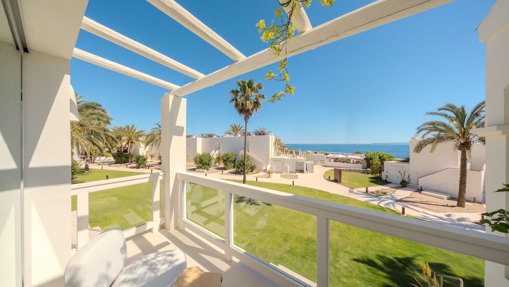 Destino Five Ibiza - 5-Star Grand Luxe Resort - Free Entrance to Pacha Club — Hotel building in Santa Eulalia, Balearic Islands