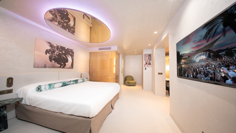 Destino Five Ibiza - 5-Star Grand Luxe Resort - Free Entrance to Pacha Club — Hotel rooms in Santa Eulalia, Balearic Islands