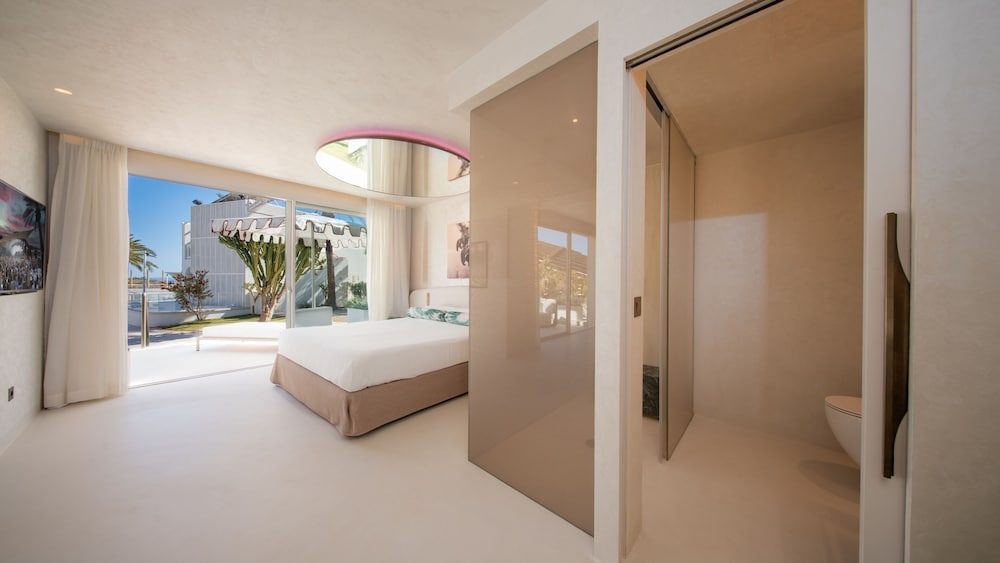 Destino Five Ibiza - 5-Star Grand Luxe Resort - Free Entrance to Pacha Club — Hotel rooms in Santa Eulalia, Balearic Islands