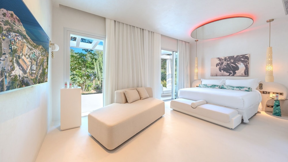 Destino Five Ibiza - 5-Star Grand Luxe Resort - Free Entrance to Pacha Club — Hotel rooms in Santa Eulalia, Balearic Islands