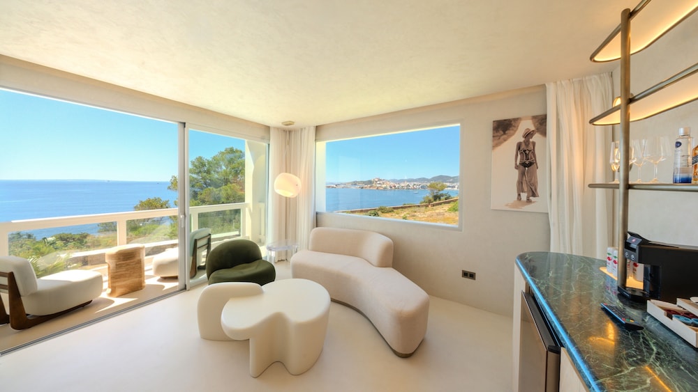 Destino Five Ibiza - 5-Star Grand Luxe Resort - Free Entrance to Pacha Club — Hotel rooms in Santa Eulalia, Balearic Islands
