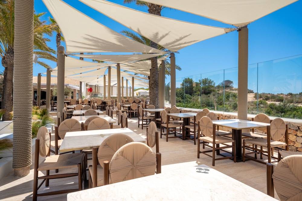 Destino Five Ibiza - 5-Star Grand Luxe Resort - Free Entrance to Pacha Club — Restaurant & bars in Santa Eulalia, Balearic Islands