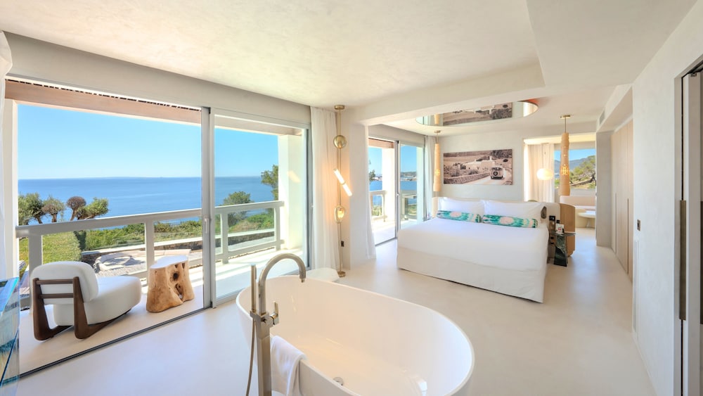 Destino Five Ibiza - 5-Star Grand Luxe Resort - Free Entrance to Pacha Club — Hotel rooms in Santa Eulalia, Balearic Islands