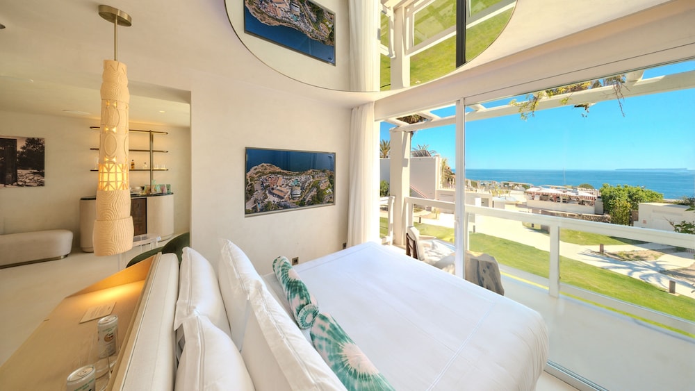 Destino Five Ibiza - 5-Star Grand Luxe Resort - Free Entrance to Pacha Club — Hotel rooms in Santa Eulalia, Balearic Islands