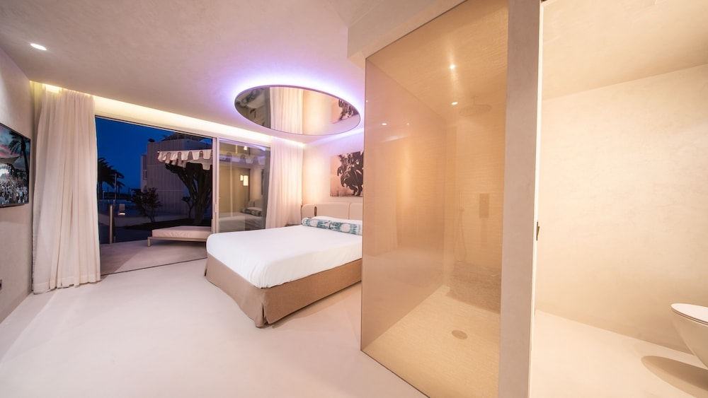 Destino Five Ibiza - 5-Star Grand Luxe Resort - Free Entrance to Pacha Club — Hotel rooms in Santa Eulalia, Balearic Islands
