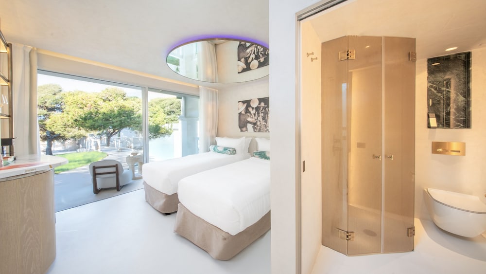 Destino Five Ibiza - 5-Star Grand Luxe Resort - Free Entrance to Pacha Club — Hotel rooms in Santa Eulalia, Balearic Islands