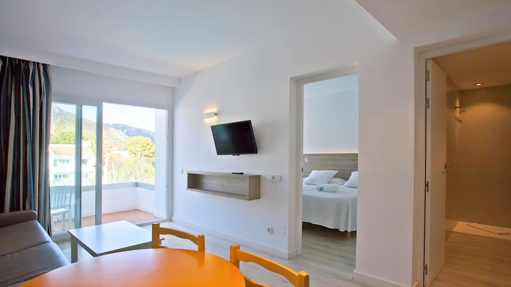 Puerto Azul Suite Hotel — Hotel rooms in Puerto Pollensa, Balearic Islands
