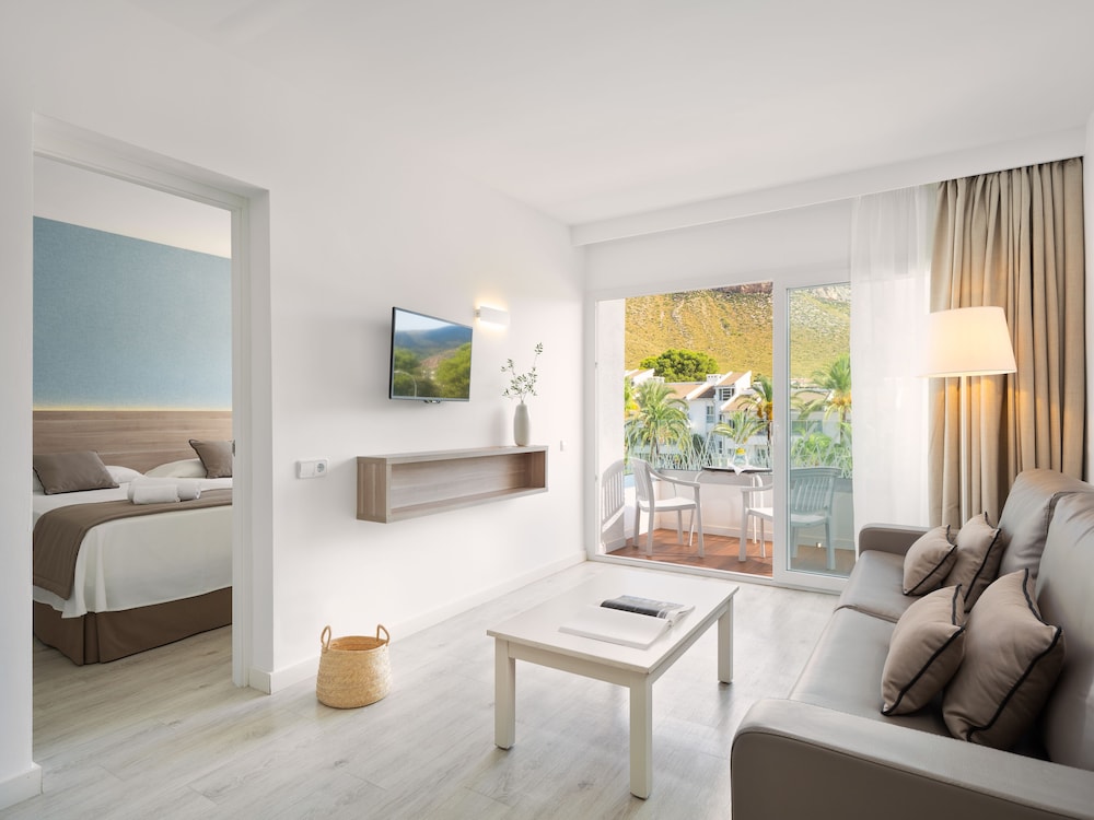 Puerto Azul Suite Hotel — Hotel rooms in Puerto Pollensa, Balearic Islands