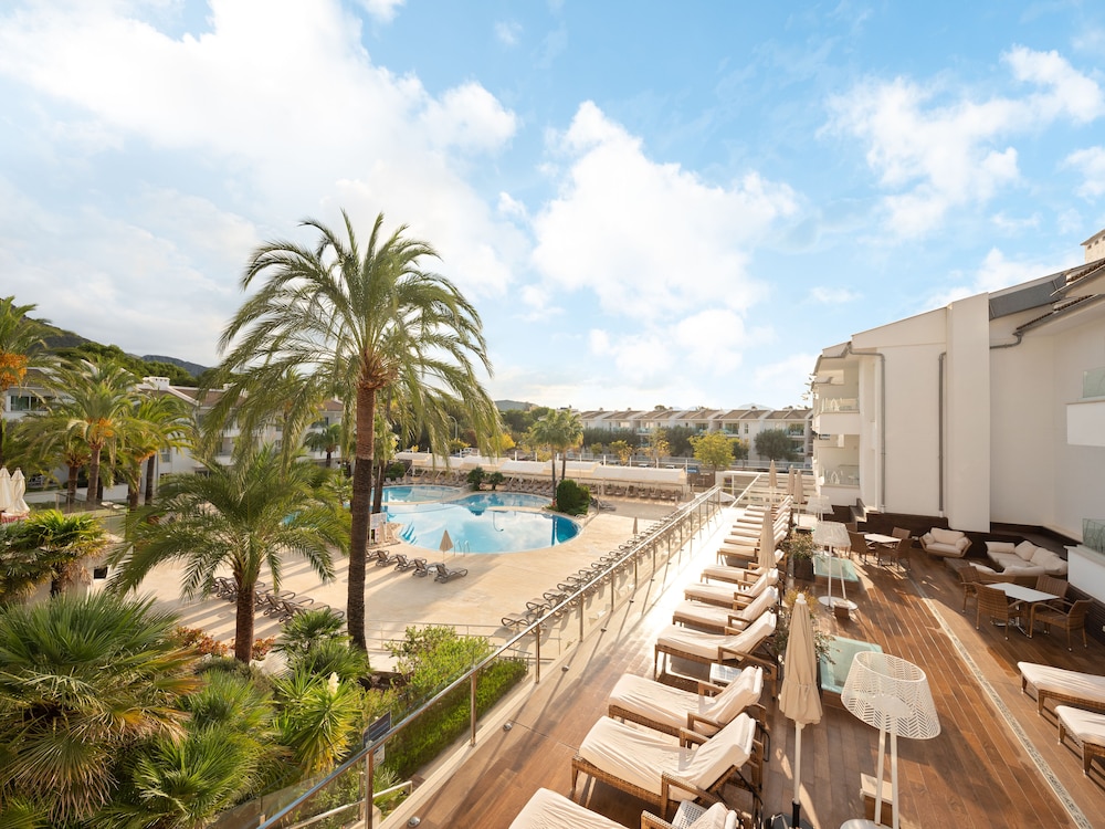 Puerto Azul Suite Hotel — Swimming pool in Puerto Pollensa, Balearic Islands