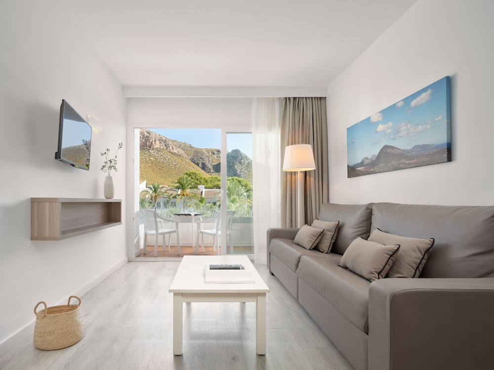 Puerto Azul Suite Hotel — Hotel rooms in Puerto Pollensa, Balearic Islands