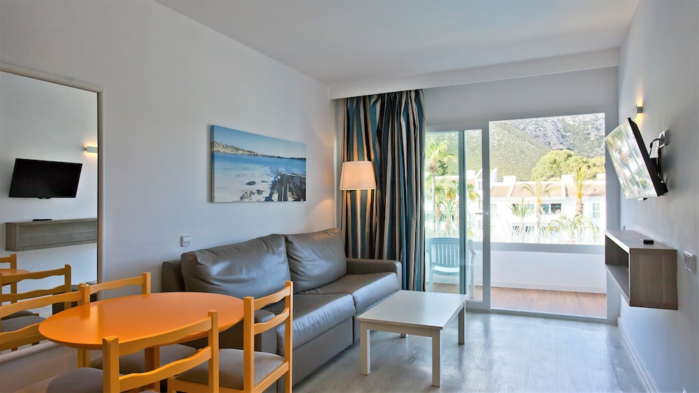 Puerto Azul Suite Hotel — Hotel rooms in Puerto Pollensa, Balearic Islands