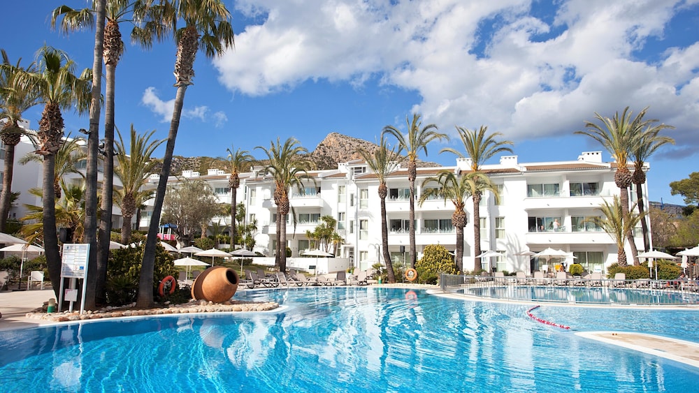 Puerto Azul Suite Hotel — Swimming pool in Puerto Pollensa, Balearic Islands
