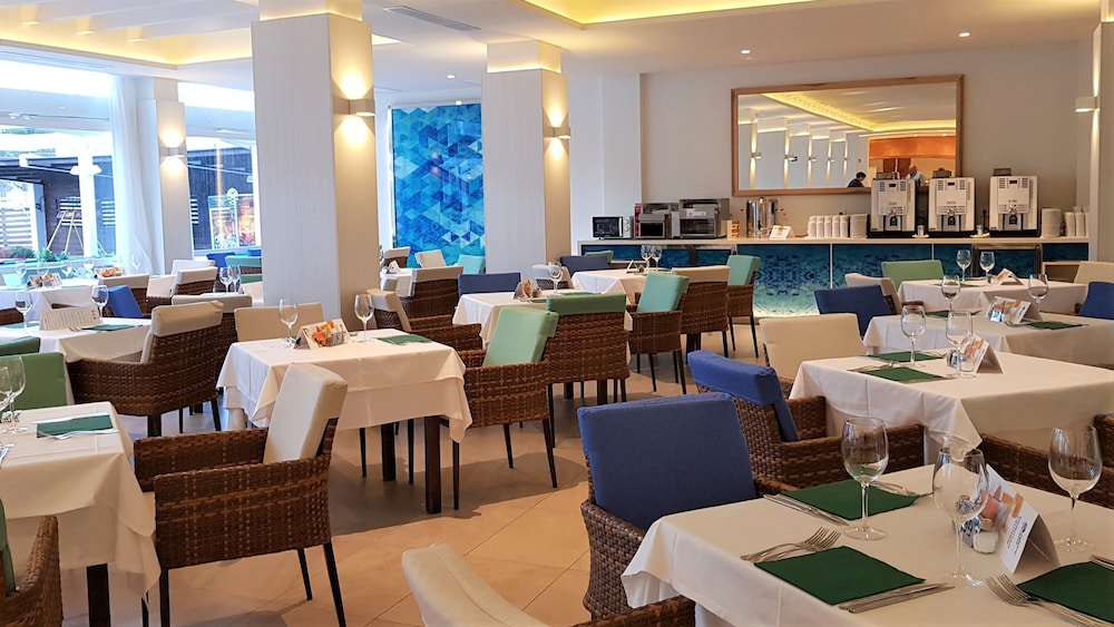 Puerto Azul Suite Hotel — Restaurant & bars in Puerto Pollensa, Balearic Islands