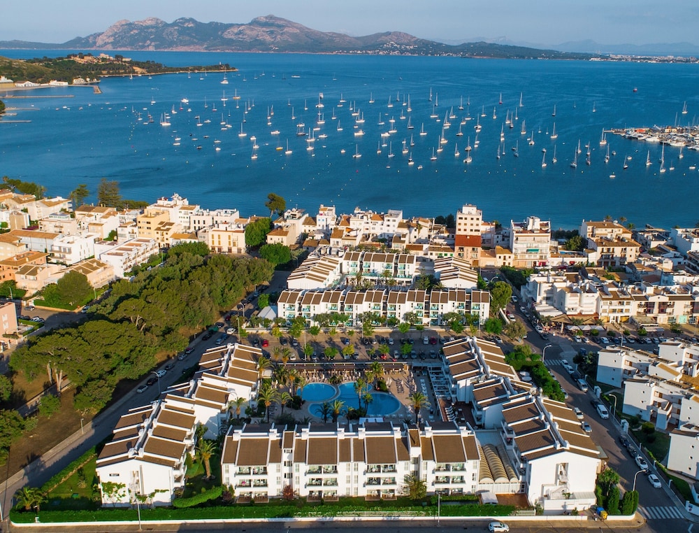 Puerto Azul Suite Hotel — Swimming pool in Puerto Pollensa, Balearic Islands