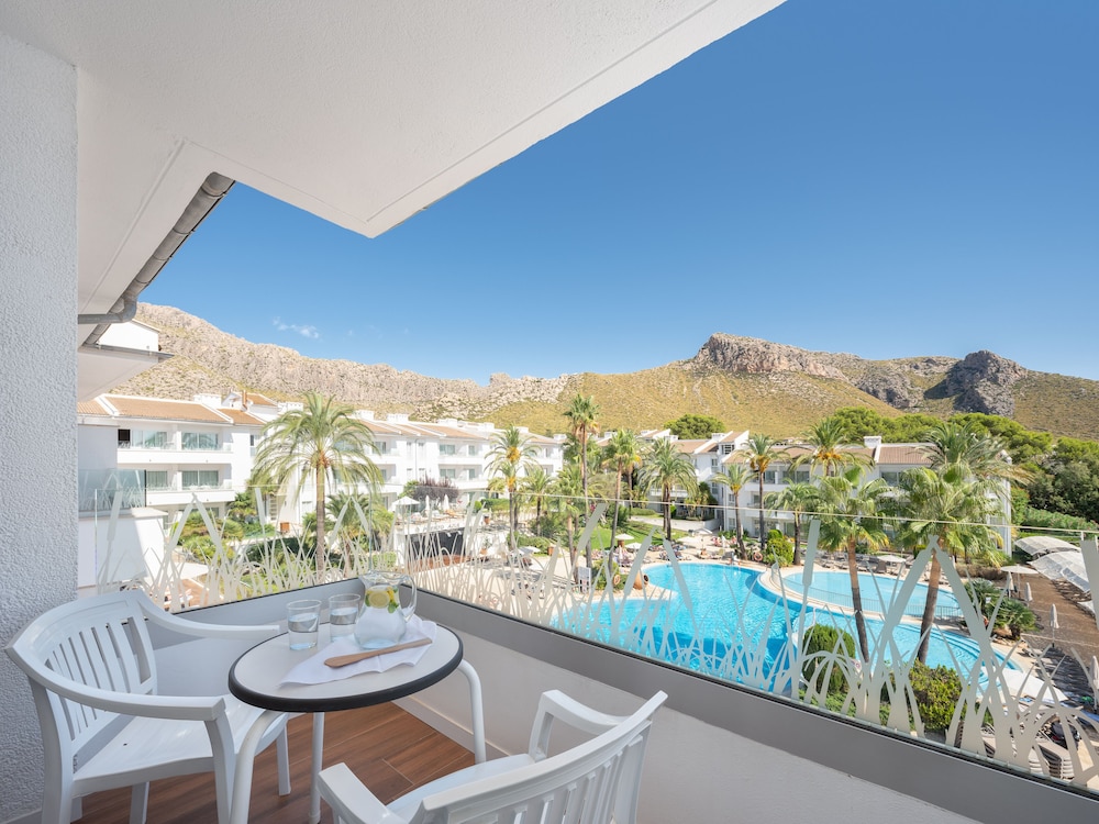 Puerto Azul Suite Hotel — Swimming pool in Puerto Pollensa, Balearic Islands