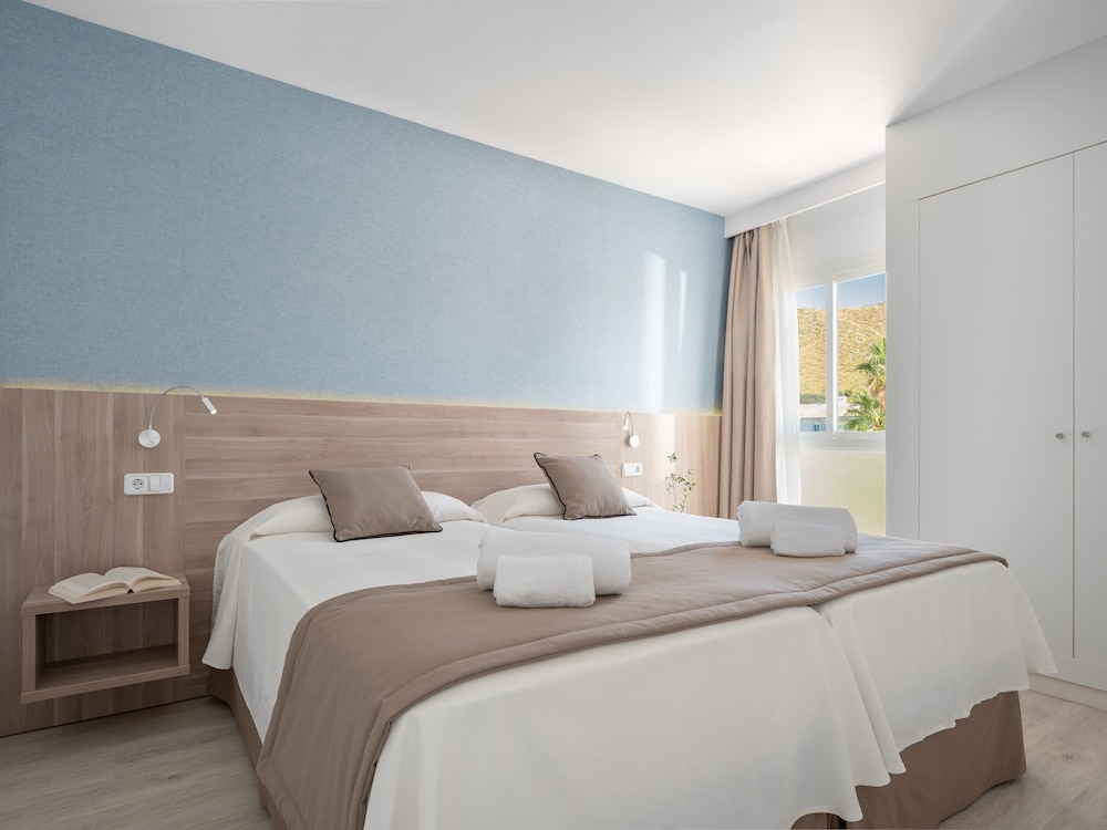 Puerto Azul Suite Hotel — Hotel rooms in Puerto Pollensa, Balearic Islands