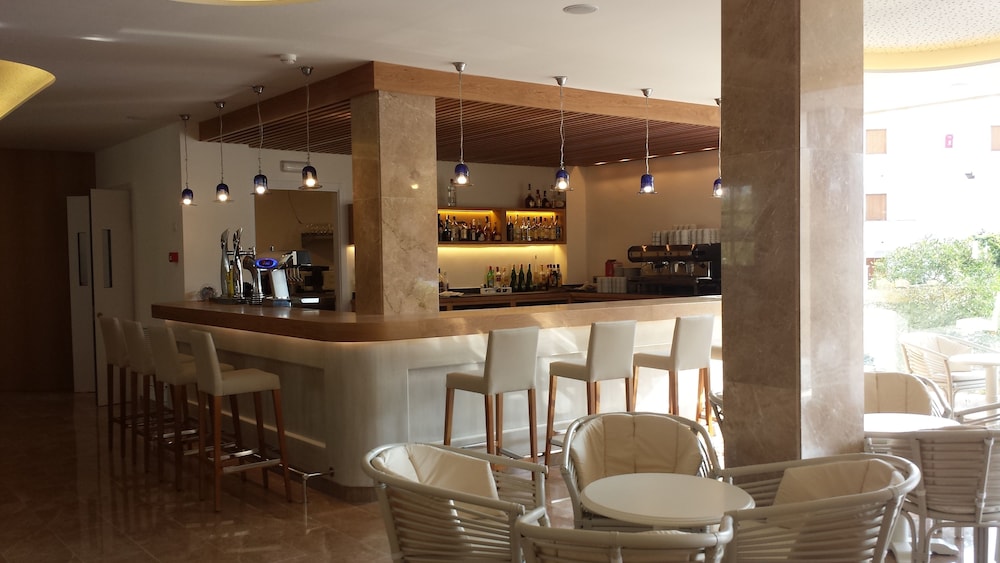 Puerto Azul Suite Hotel — Restaurant & bars in Puerto Pollensa, Balearic Islands