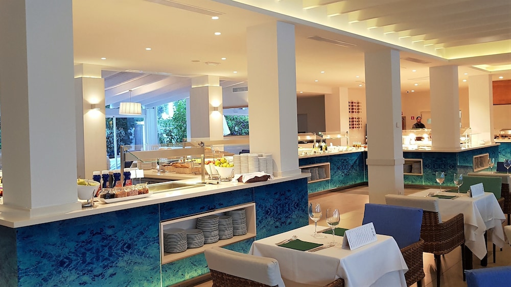 Puerto Azul Suite Hotel — Restaurant & bars in Puerto Pollensa, Balearic Islands