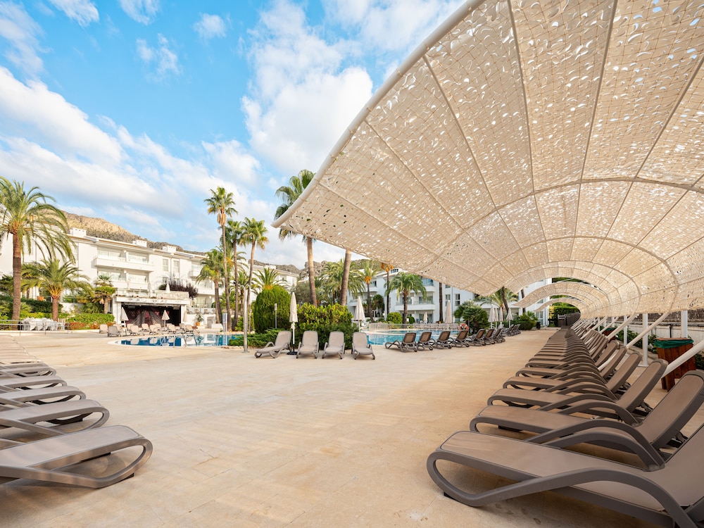 Puerto Azul Suite Hotel — Swimming pool in Puerto Pollensa, Balearic Islands