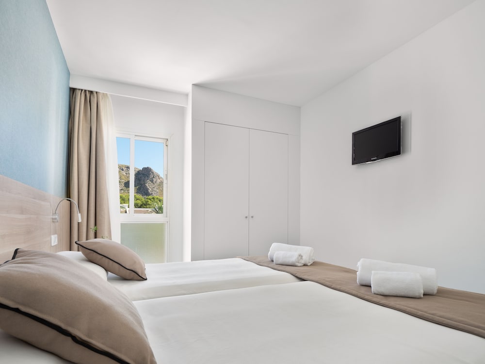 Puerto Azul Suite Hotel — Hotel rooms in Puerto Pollensa, Balearic Islands
