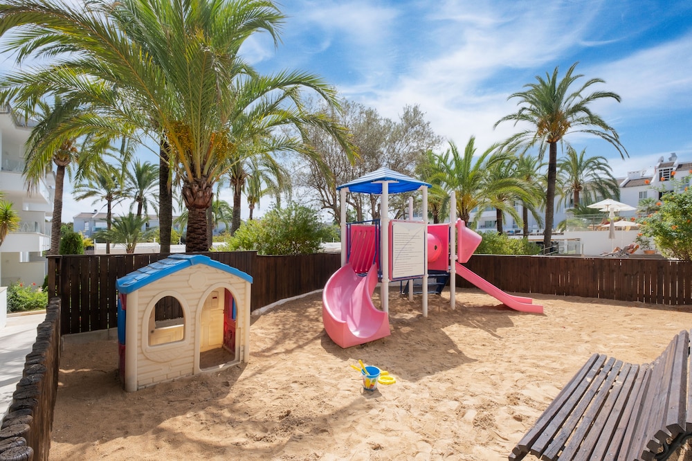 Puerto Azul Suite Hotel — Beach in Puerto Pollensa, Balearic Islands