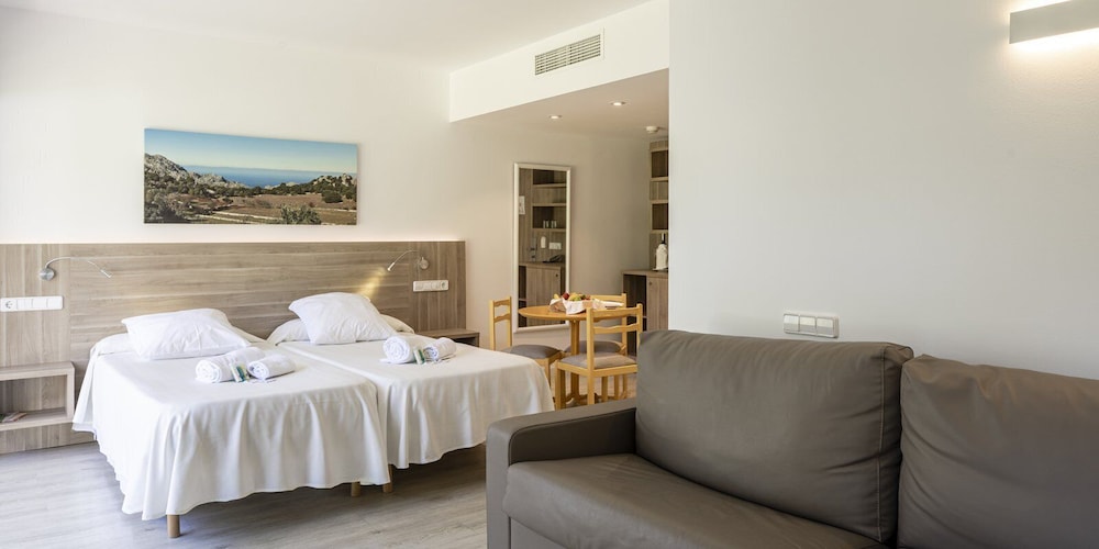 Puerto Azul Suite Hotel — Hotel rooms in Puerto Pollensa, Balearic Islands