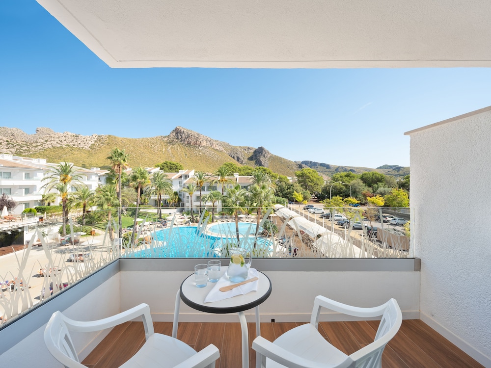 Puerto Azul Suite Hotel — Hotel rooms in Puerto Pollensa, Balearic Islands