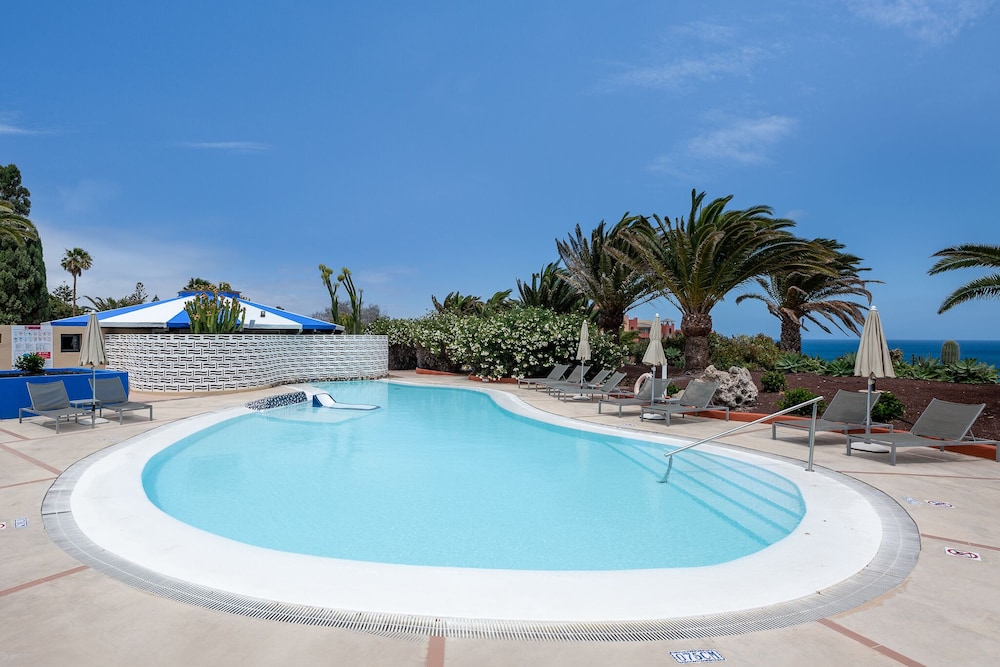 Hotel LIVVO Risco del Gato Suites — Swimming pool in Costa Calma, Canary Islands