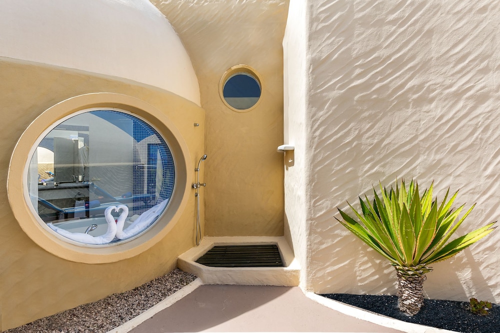 Hotel LIVVO Risco del Gato Suites — Hotel building in Costa Calma, Canary Islands